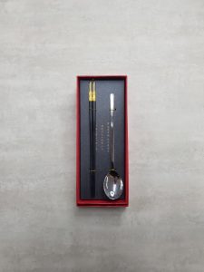 Gold Strip Chopstick Spoon Gift Set 1 scaled
