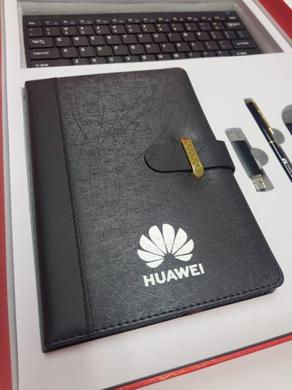 DO1222 009 TRAINOCATE HUAWEI Premium Gift Set 6 rotated