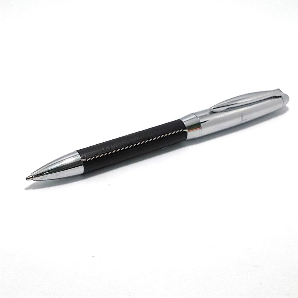 Leather Grip Pointed Pen 3 scaled